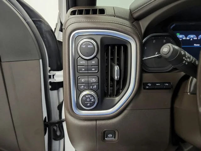 Used 2022 White GMC Denali image 49