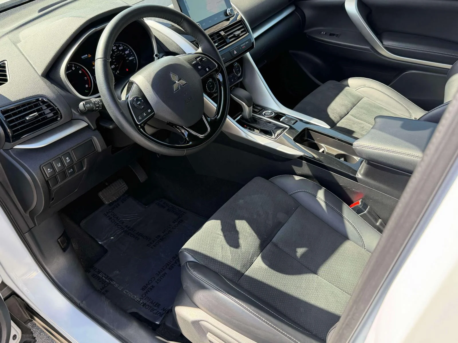 Used 2025 White Diamond Mitsubishi SE image 36