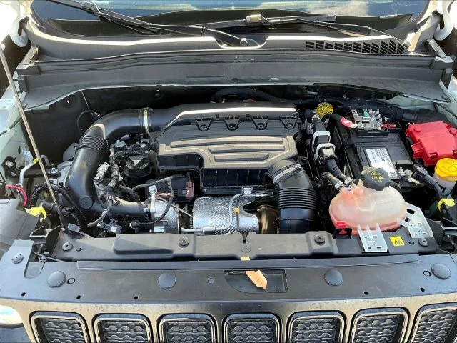 Used 2023 White Jeep Altitude image 30