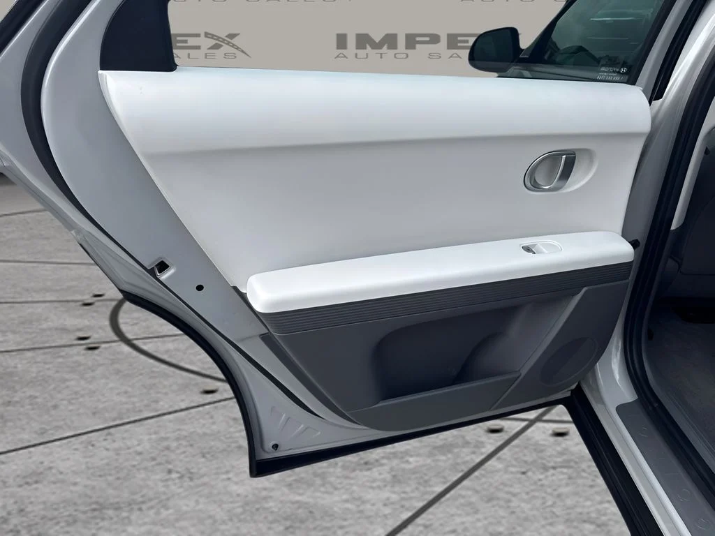 Used 2024 Gray Hyundai SEL image 26