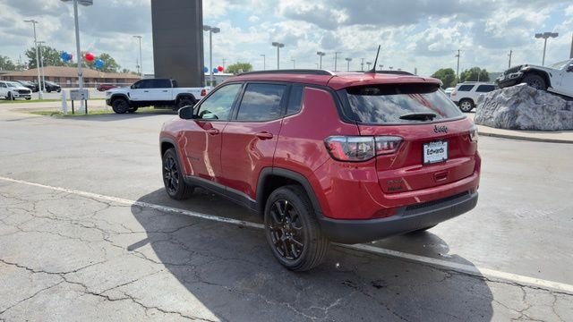 New 2026 Red Hot Pearlcoat Jeep Latitude image 5