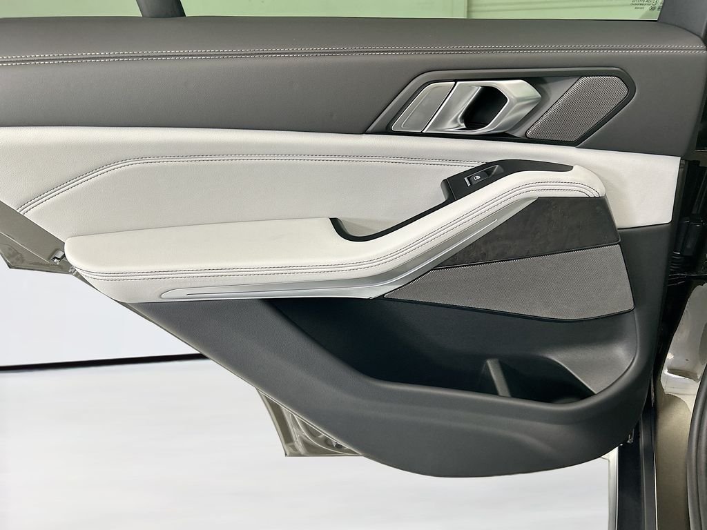 New 2026 Green Metallic BMW sDrive40i image 25
