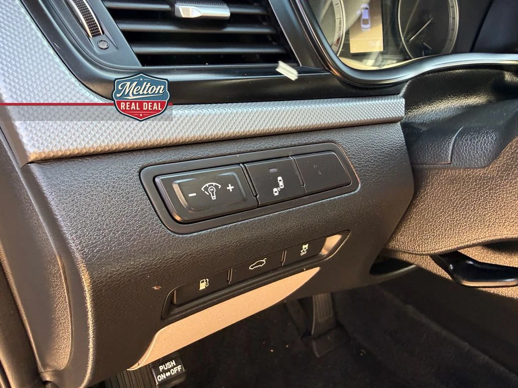 Used 2018 Black Hyundai SE image 20