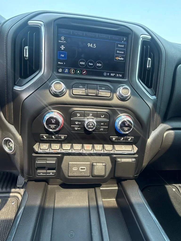 Used 2021 White GMC AT4 image 4