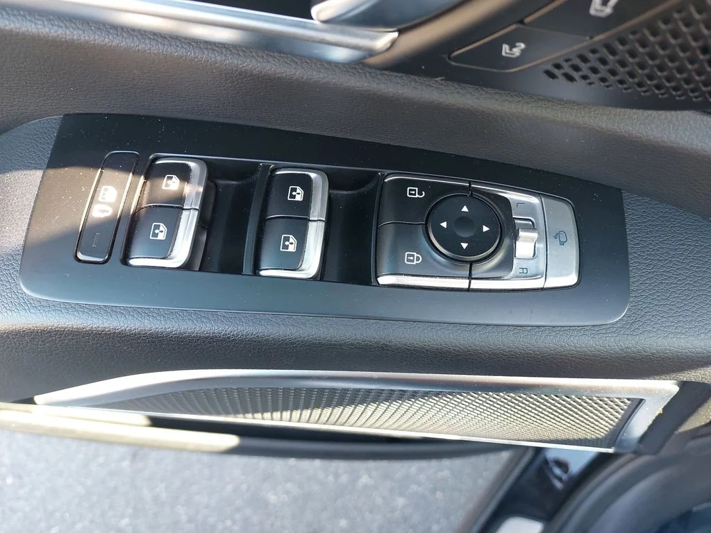 Used 2022 Black Kia SX image 28