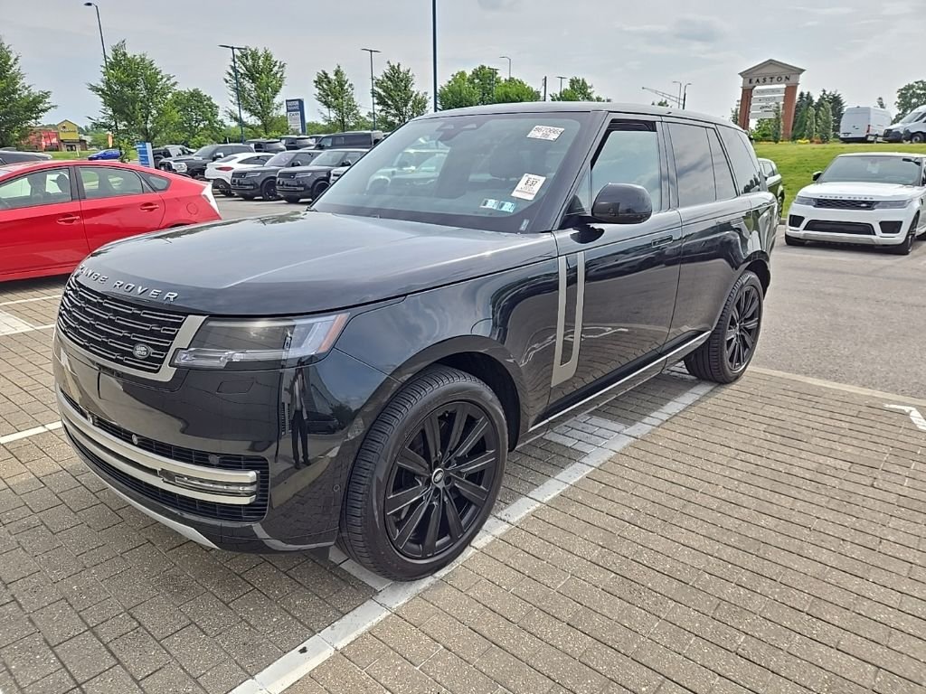 Used 2025 Santorini Black Metallic Land Rover SE image 1