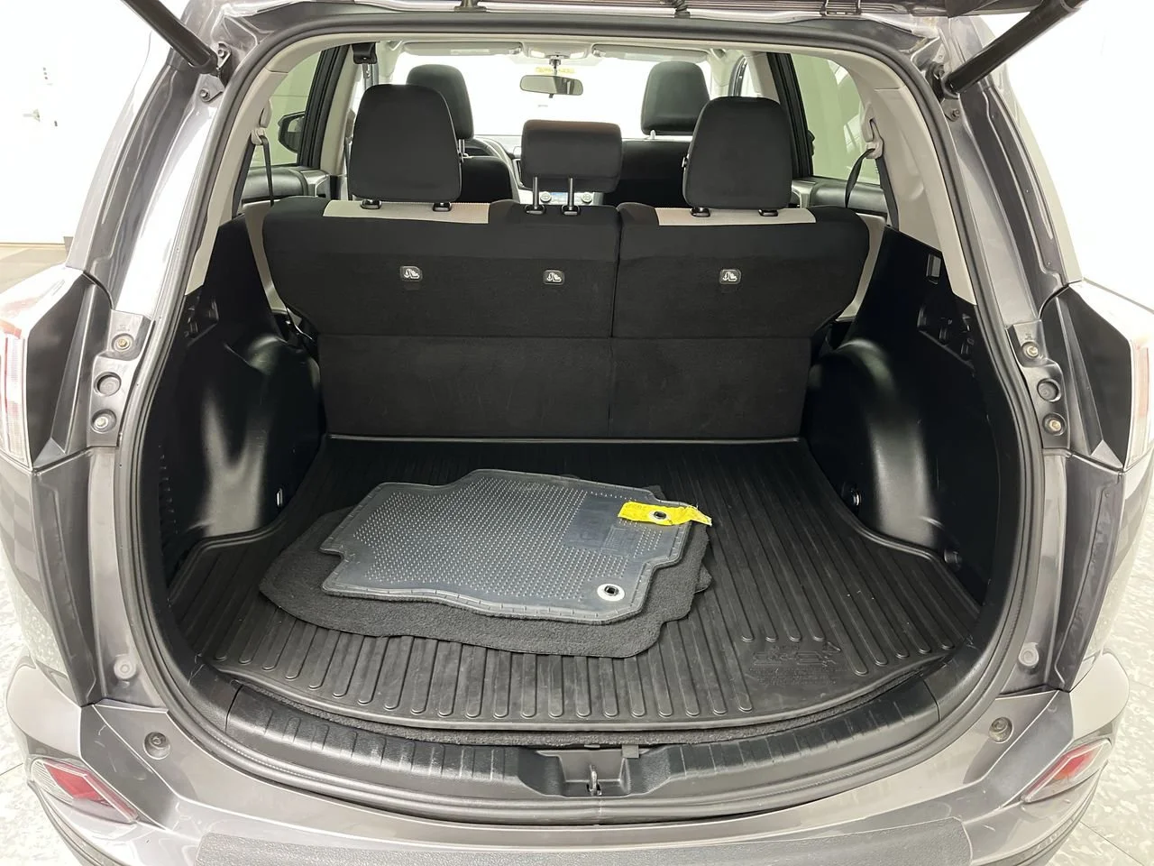 Used 2016 Gray Toyota XLE image 25