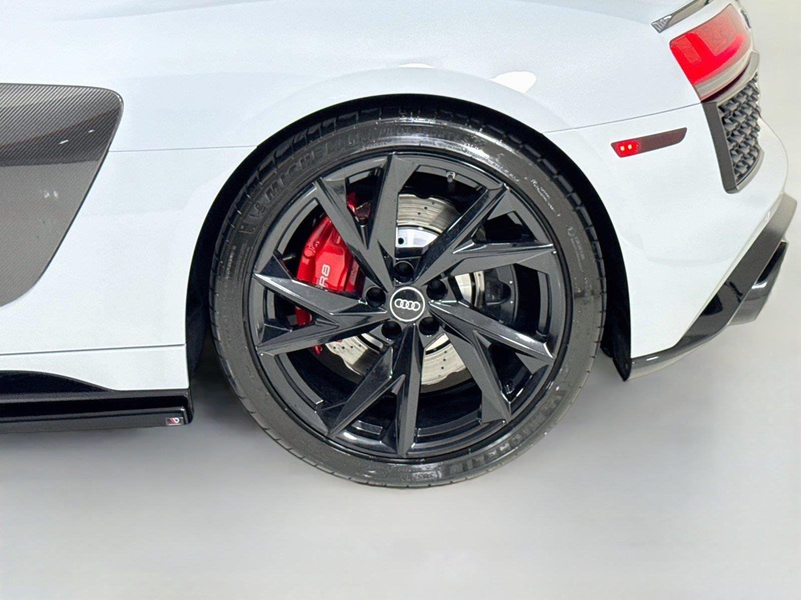 Used 2021 Suzuka Gray Metallic Audi 5.2 V10 | Carbon Ext Pkg | Diamond Stitched Int | Premium Pkg image 38
