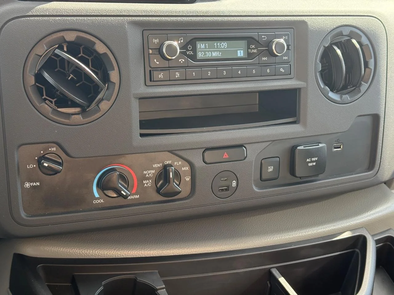 New 2026 Oxford White Ford E-450 DRW image 14