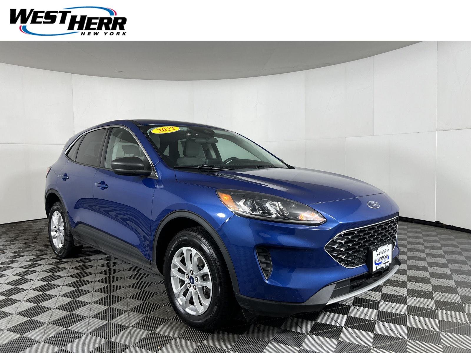 Used 2022 Atlas Blue Ford SE image 1