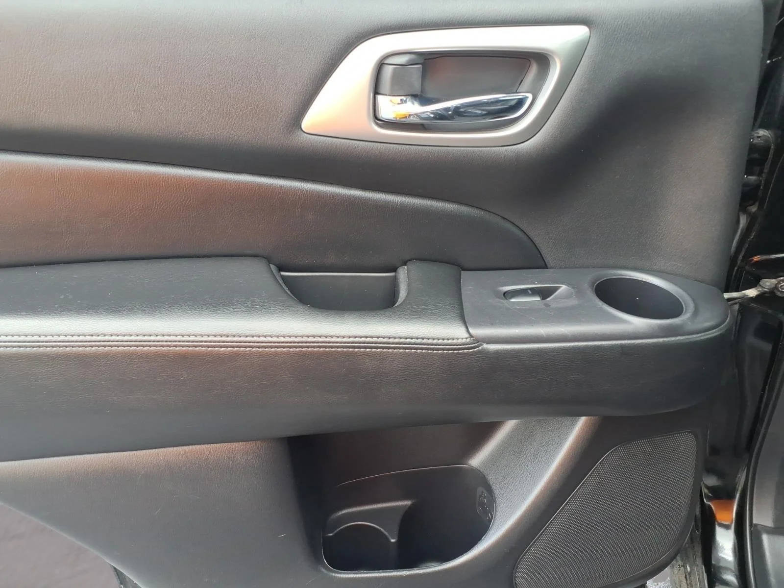 Used 2020 Magnetic Black Pearl Nissan SL image 9