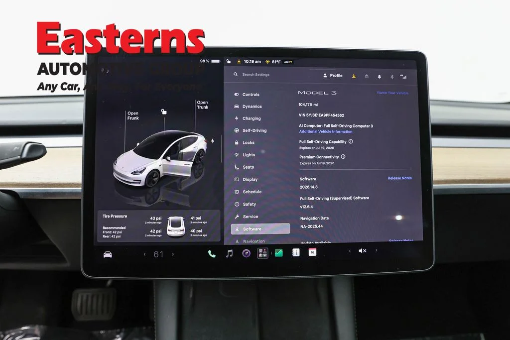 Used 2023 White Tesla Base image 11