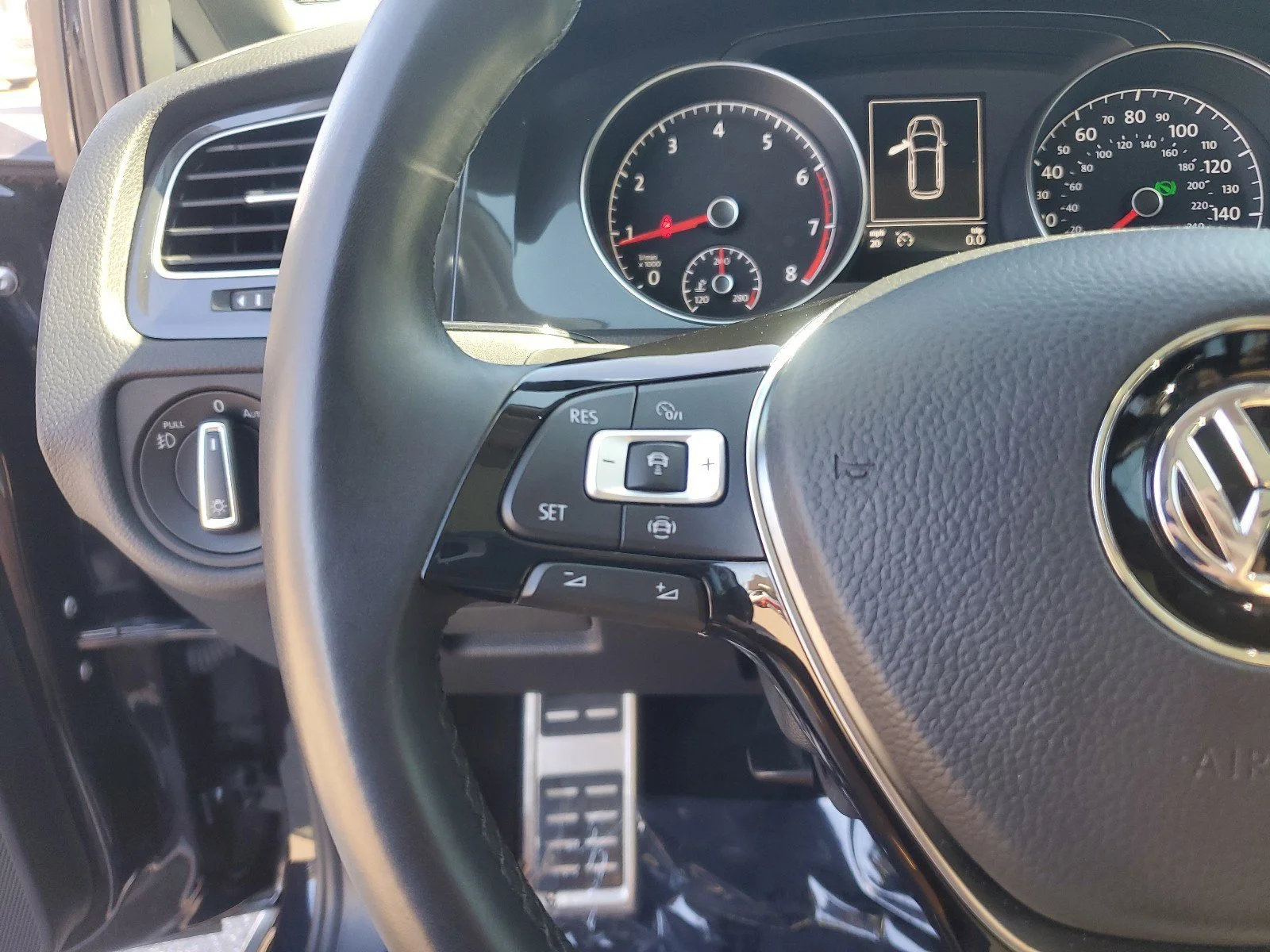 Used 2019  Volkswagen S image 15