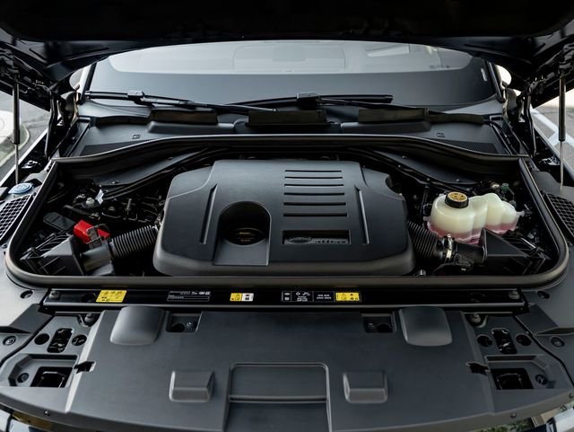 New 2026 Santorini Black Land Rover Dynamic SE image 40