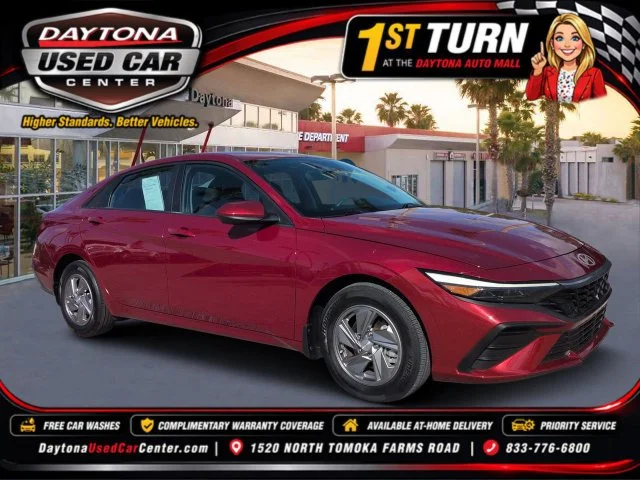 Used 2025 Red Hyundai SE image 1