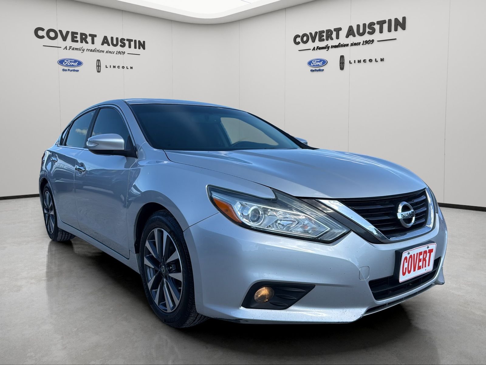 Used 2017 Silver Nissan 2.5 SL image 5