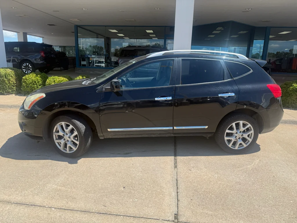 Used 2012 Super Black Nissan SL image 11
