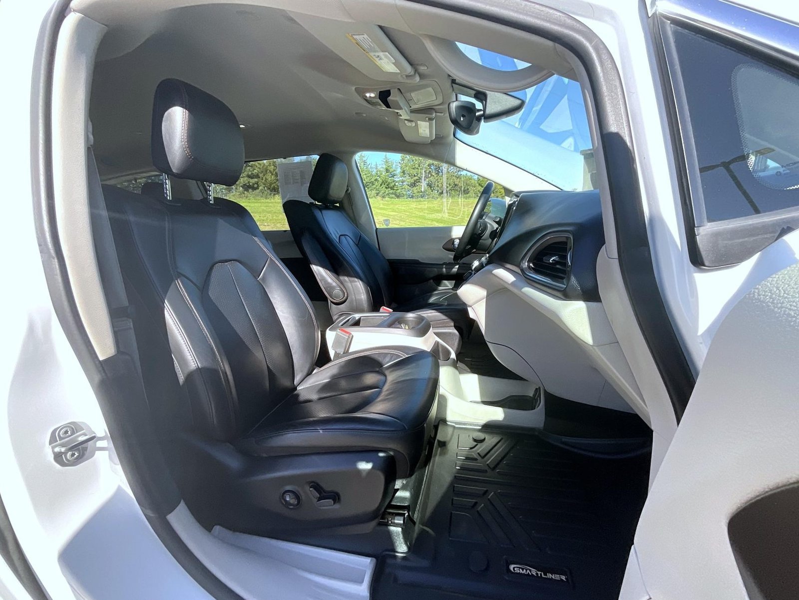 Used 2018 White Chrysler Touring L Plus image 16
