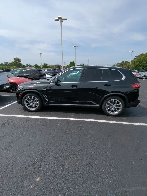Used 2022 Black BMW xDrive45e image 4