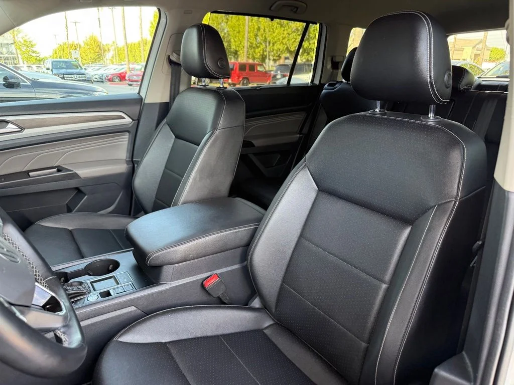 Used 2021 White Volkswagen 3.6L V6 SE w/Technology image 11
