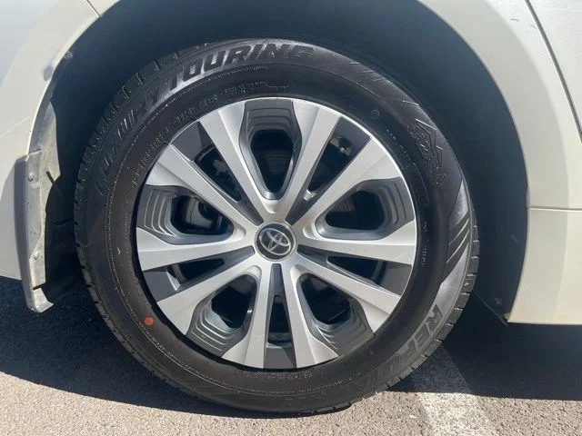 Used 2020 White Toyota LE image 14
