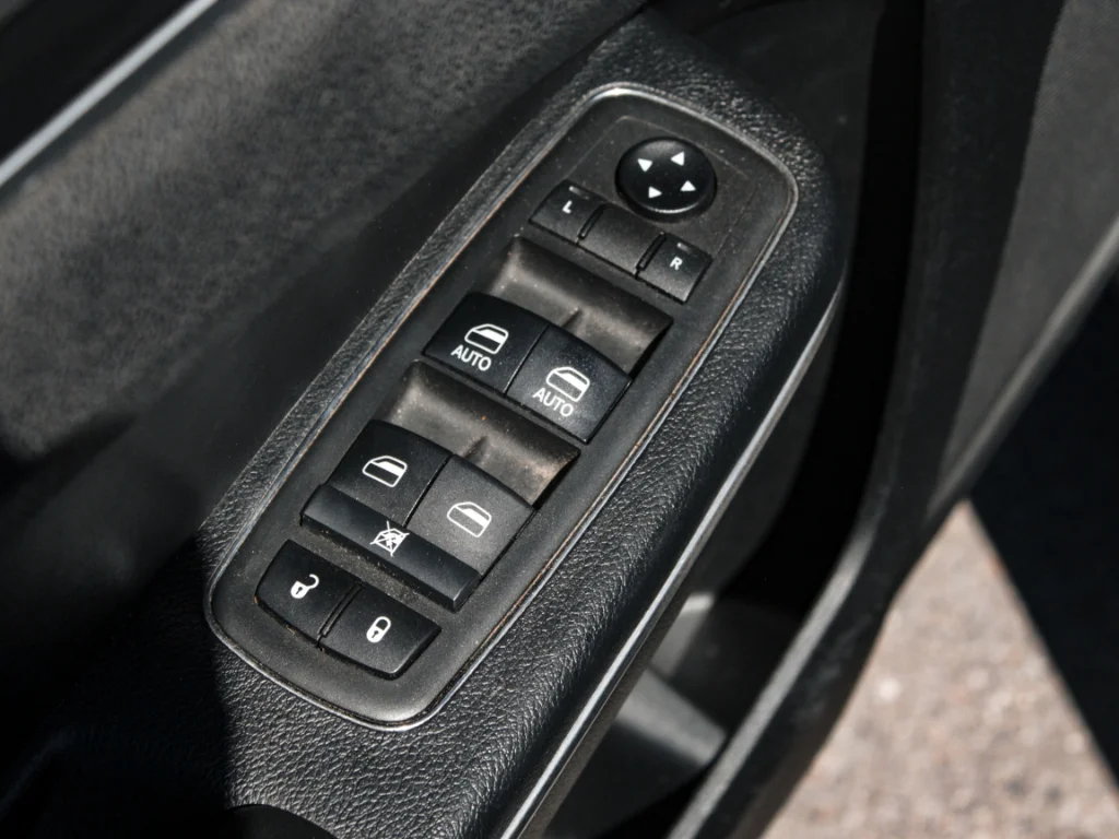 Used 2018 Gloss Black Chrysler Touring image 8