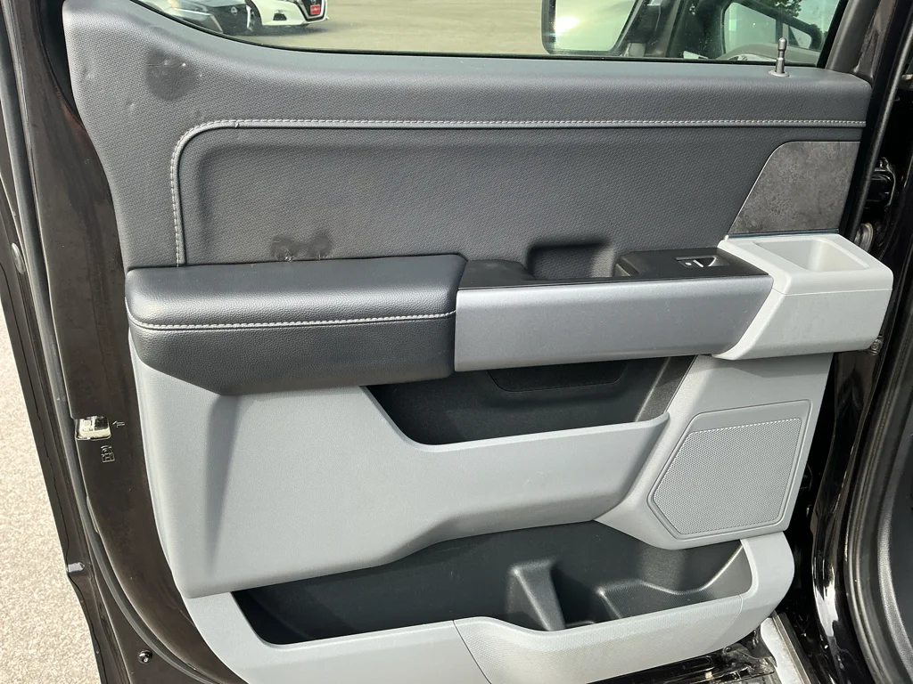Used 2024 AGATE BLACK METALLIC Ford XLT image 16