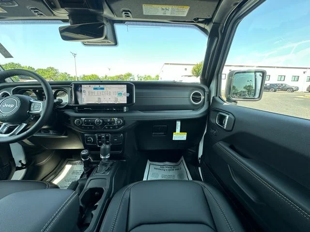 2025 Jeep Wrangler 4-Door Sahara - Photo 31