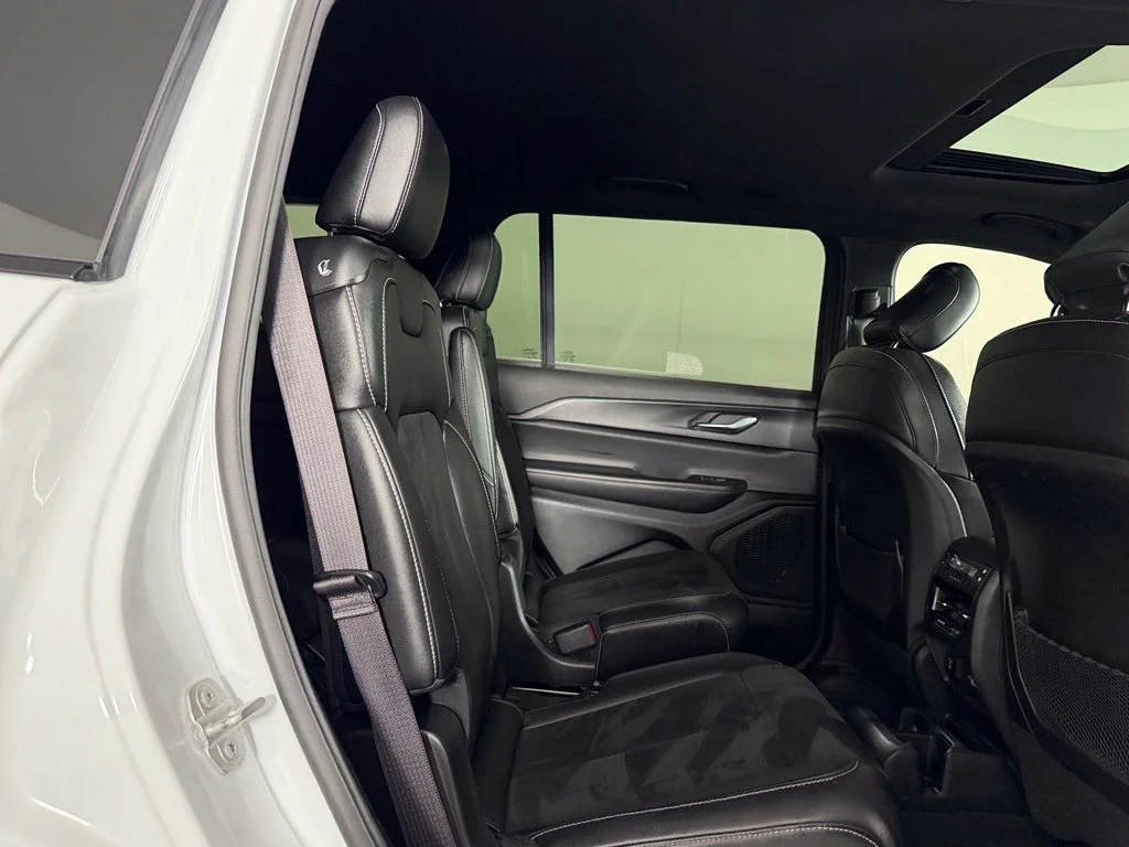 Used 2024 White Jeep Altitude X image 17