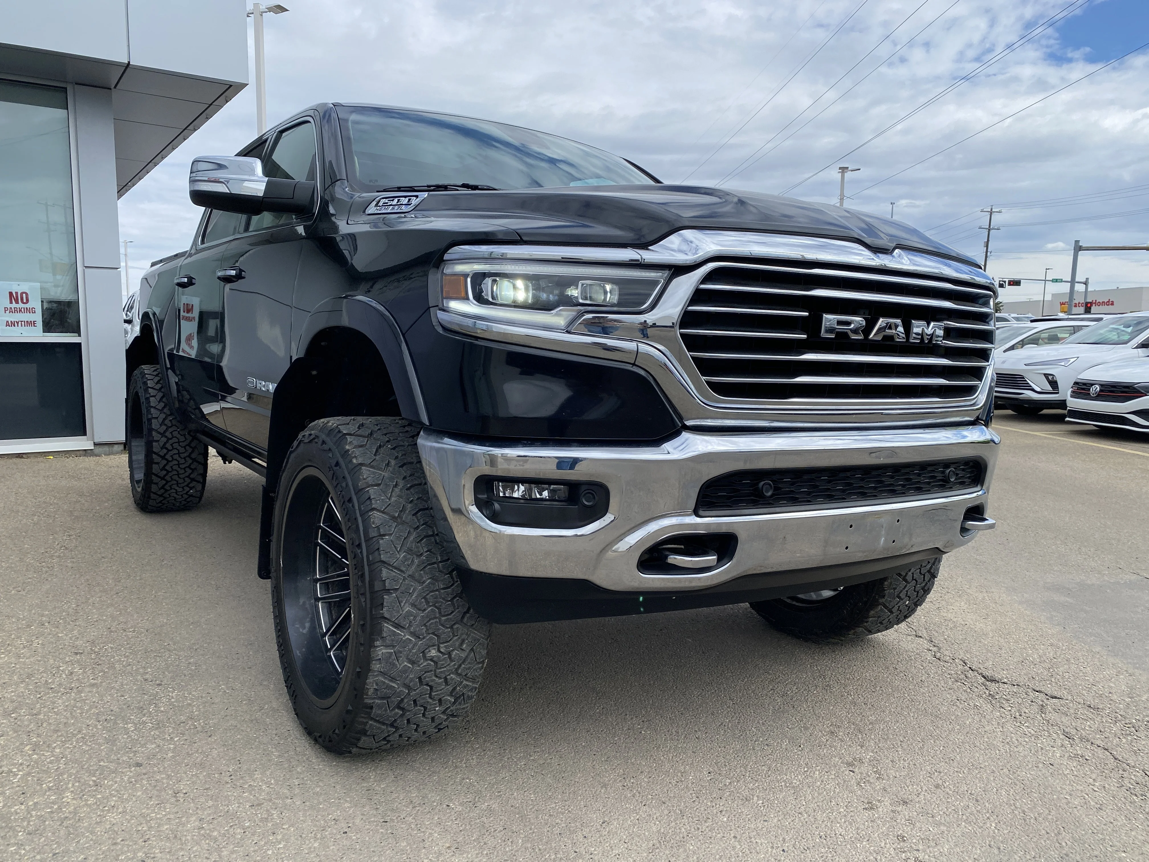 Certified Used 2019 Black Ram Laramie Longhorn * LIFTED * AIR RIDE DELETE * PANORAMIC SUNROOF * image 7