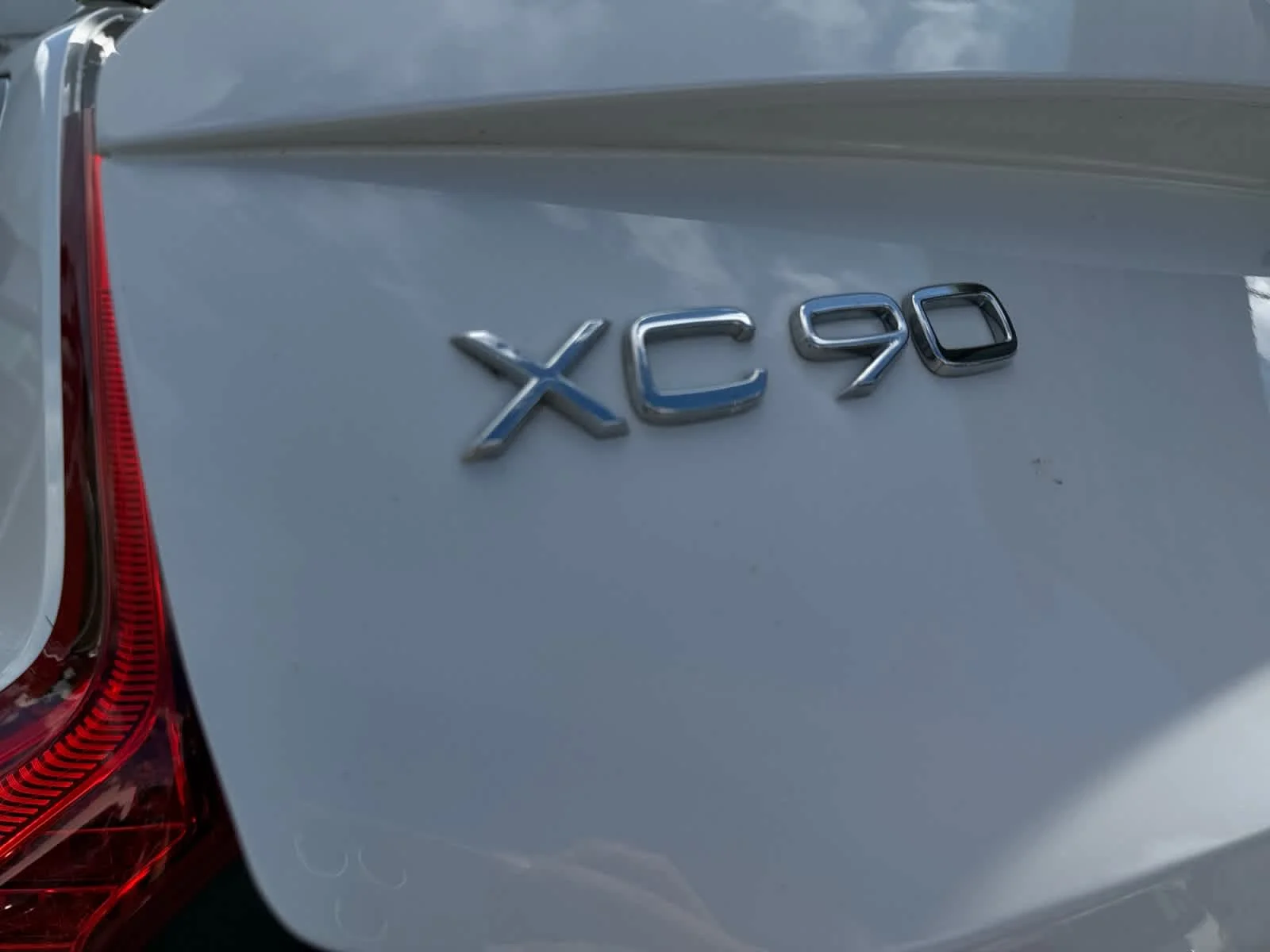 Used 2025 Crystal White Metallic Volvo Core image 22