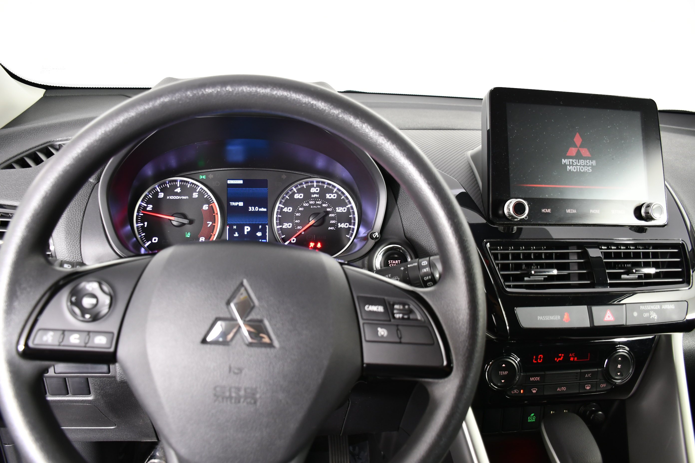 Certified Used 2025 Labrador Black Pearl Mitsubishi LE image 16