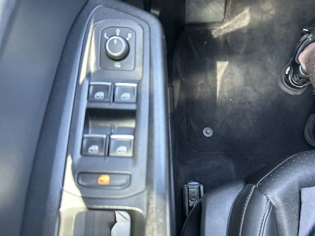 Used 2019 Blue Volkswagen SEL image 14