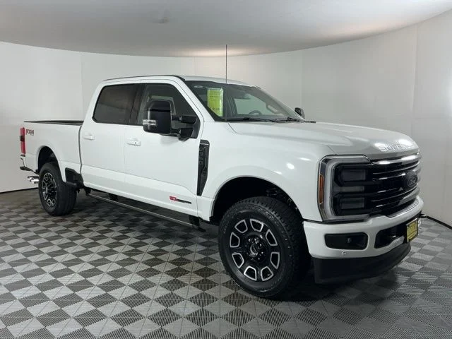 New 2026 Star White Metallic Tri-Coat Ford Platinum image 3