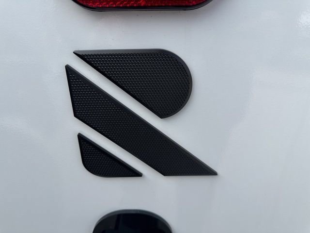 New 2025 Summit White Chevrolet 1WT image 13