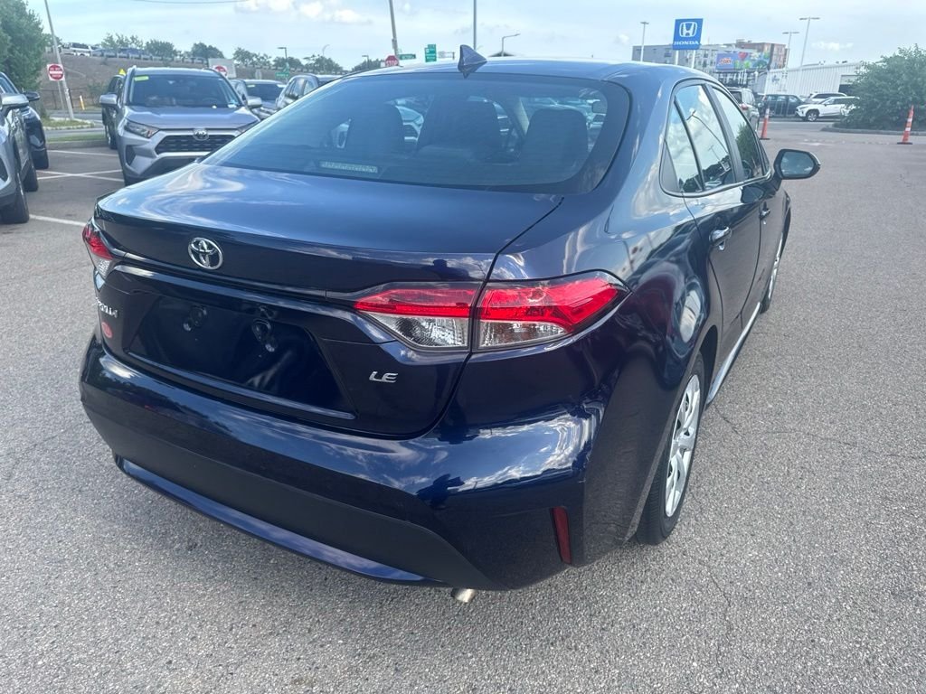 Used 2021  Toyota LE image 7
