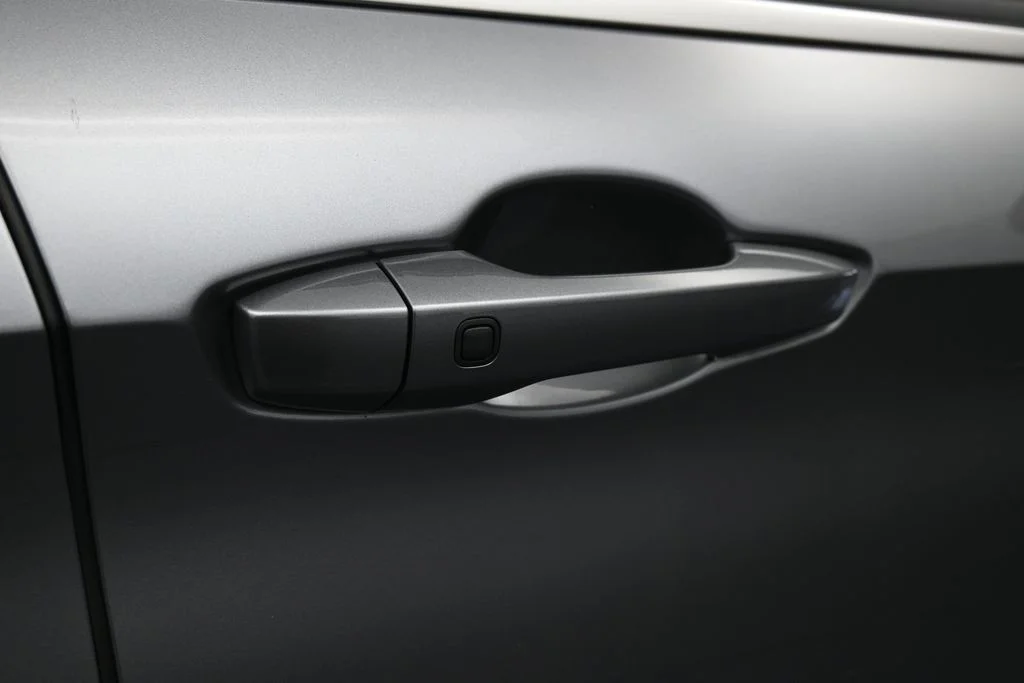 Used 2022 Silver Mitsubishi SEL image 40