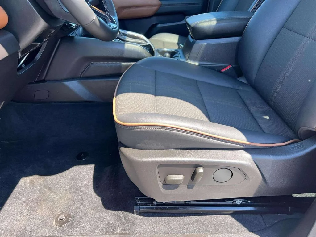 Used 2024 Summit White GMC AT4 image 19