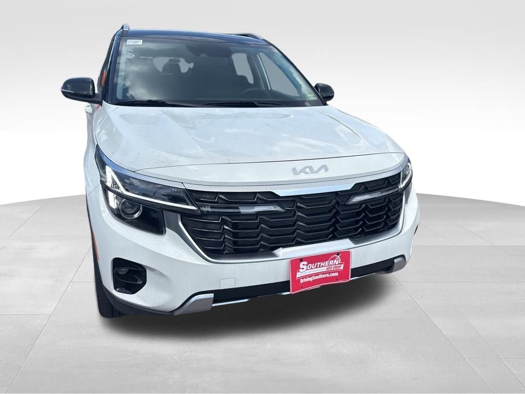 Used 2024 White Kia SX image 10