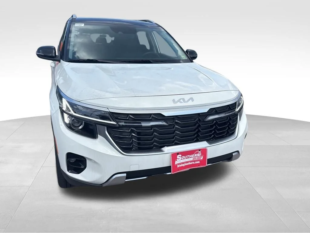 Used 2024 White Kia SX image 10