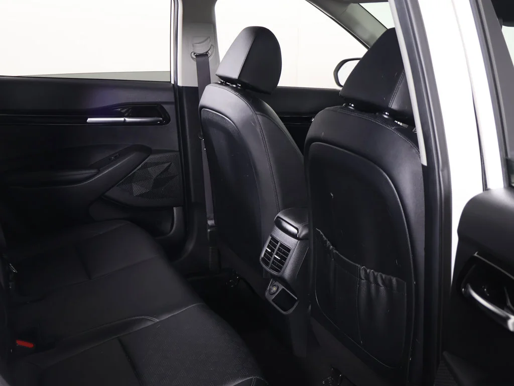 Used 2021 White Kia EX image 29
