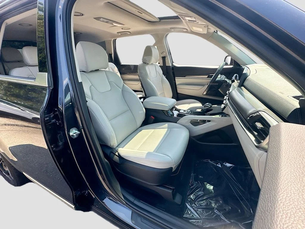 Certified Used 2025  Kia S image 30