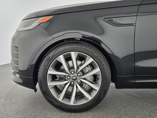 Used 2025 Black Land Rover Dynamic SE image 9