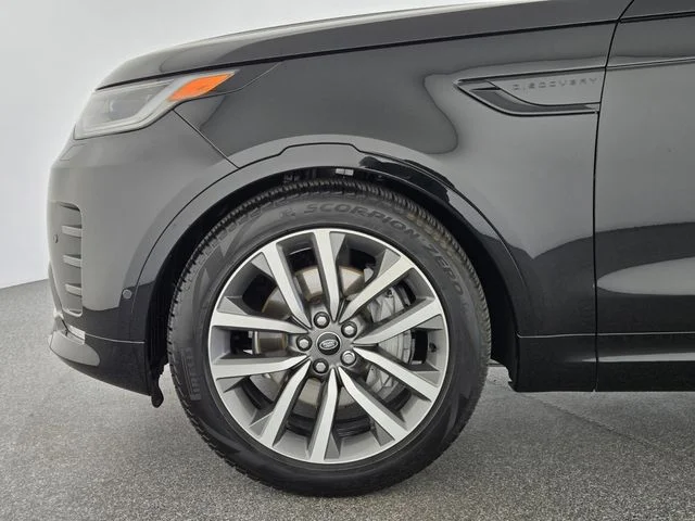 Used 2025 Black Land Rover Dynamic SE image 9