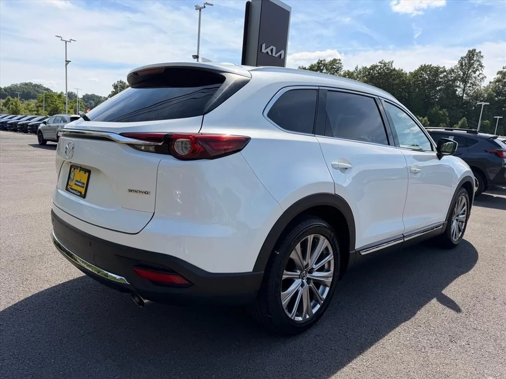 Used 2023 White Mazda Signature image 16