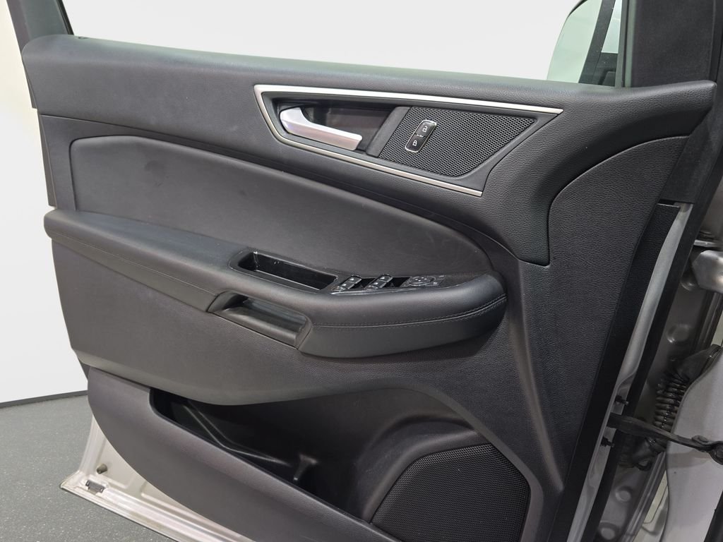 Used 2019 Silver Ford SEL image 27