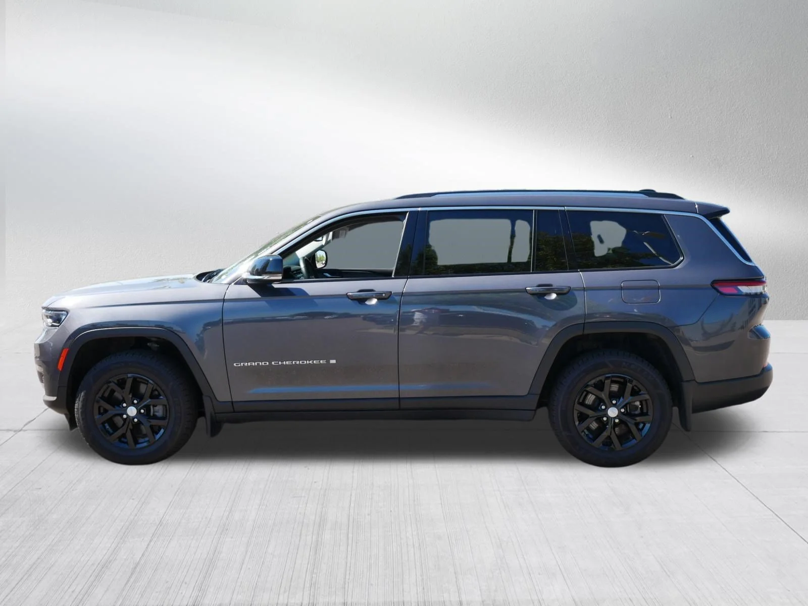 Used 2022 Baltic Gray Metallic Clearcoat Jeep Limited image 4