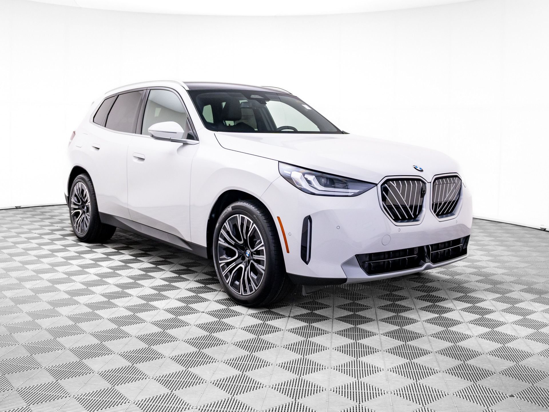 New 2026 Alpine White BMW 30 xDrive image 9