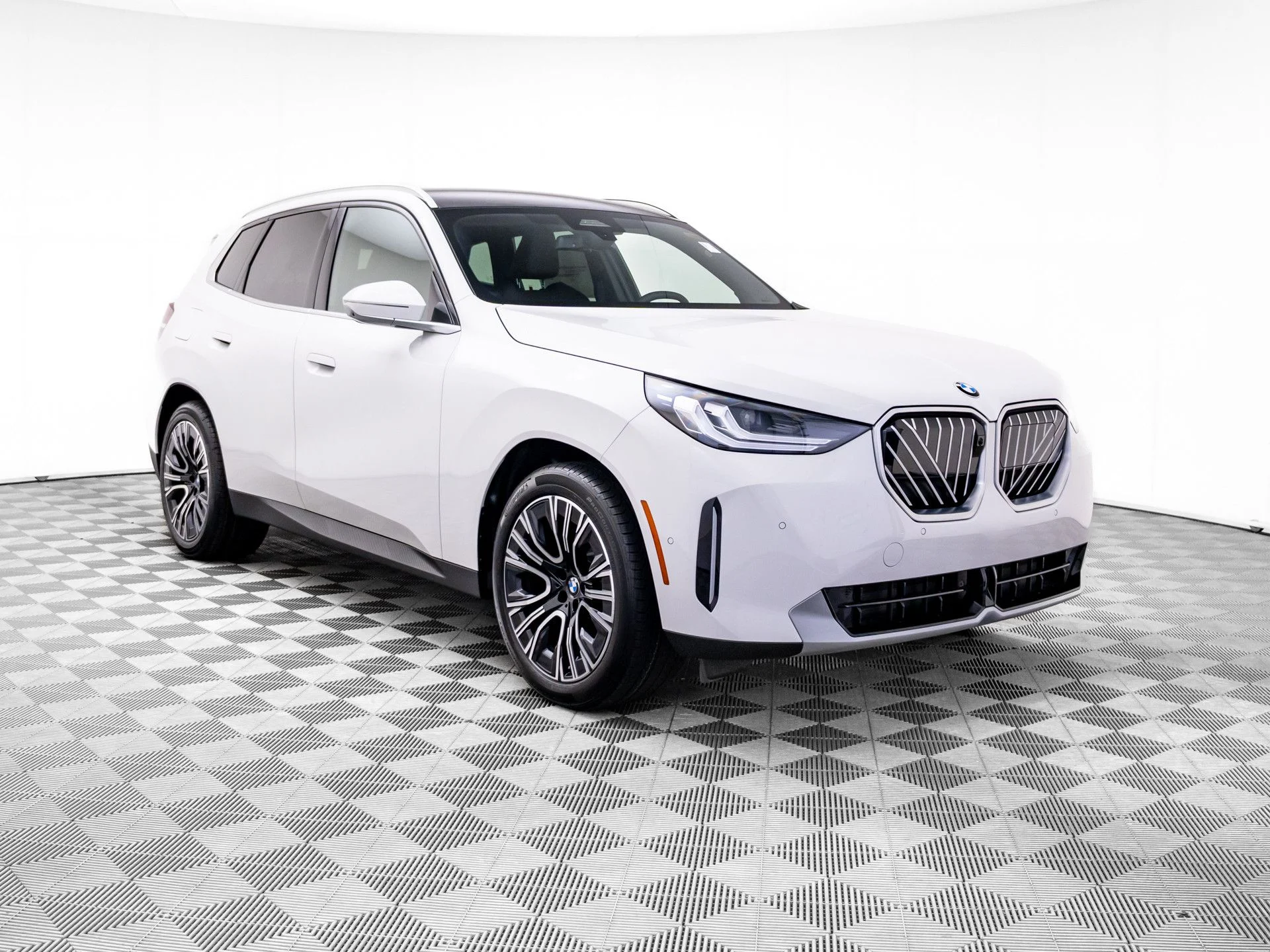 New 2026 White BMW 30 xDrive image 9