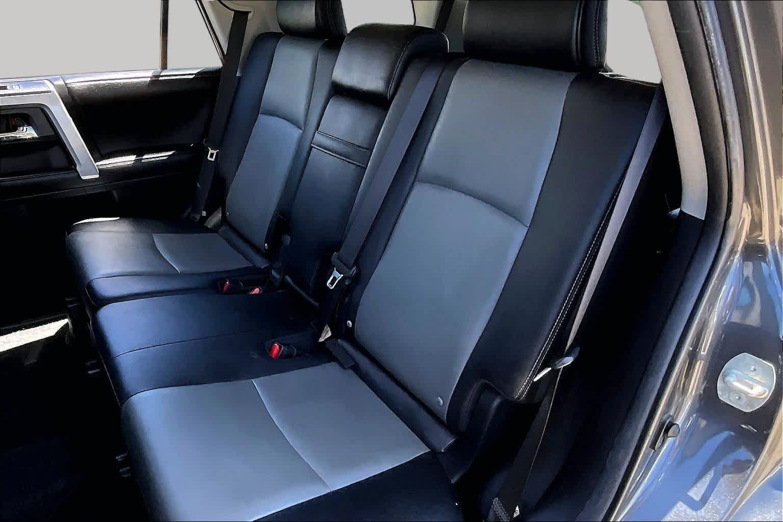 Used 2014 Magnetic Gray Metallic Toyota SR5 Premium image 17